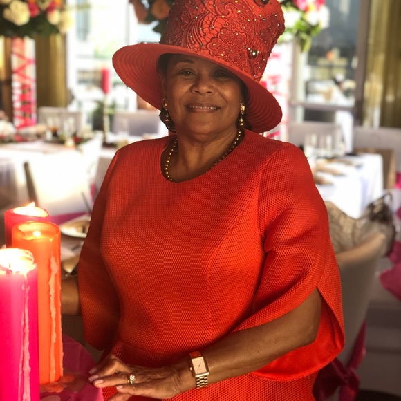 Meet your Posher, Sharon - Picture 1 of 1